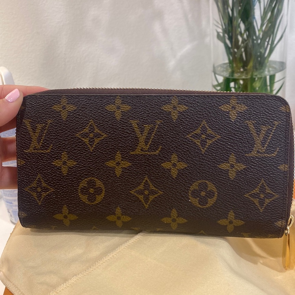 Louis Vuitton Zippy Wallet